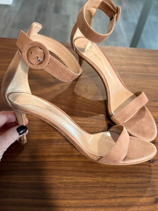 GIANVITO ROSSI Shoes - Gianvito Rossi Portofino Heels